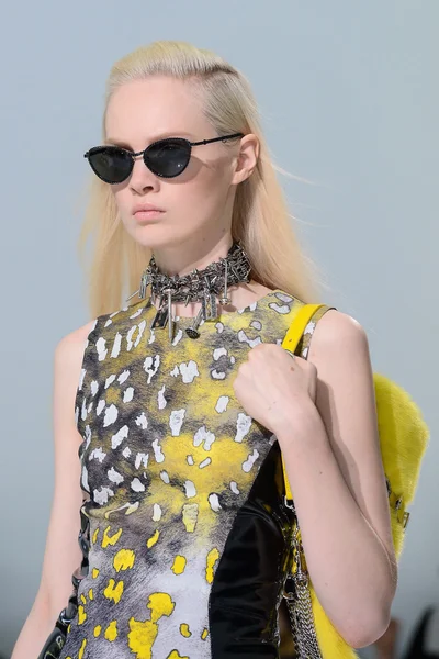 Look 50